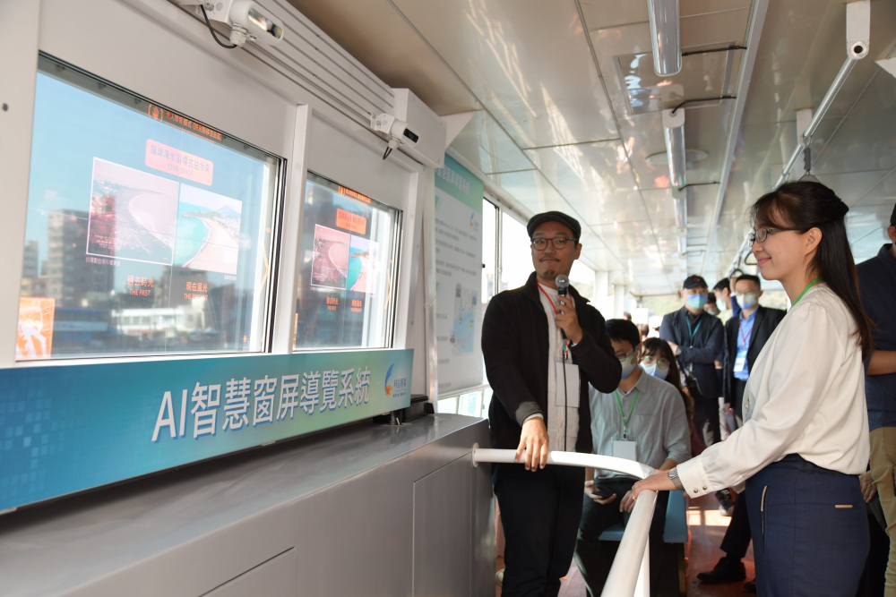 ���_����͸��Micro LED�ǻ۴���͸�^����GPS���˶�λ׷ۙ�˿�ҕ�����ɼ��r���ǻ۴��ṩ���_�Č��[�YӍ